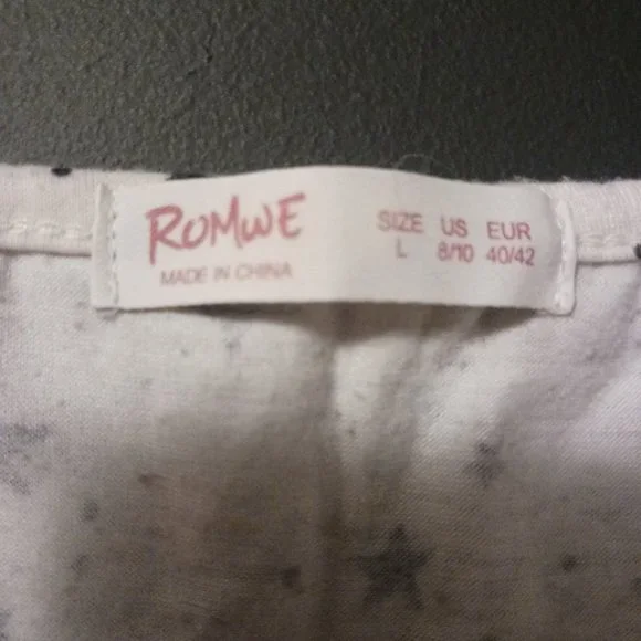 ROMWE SPACE THEME BLACK AND CREME CROP TOP - Picture 3 of 3